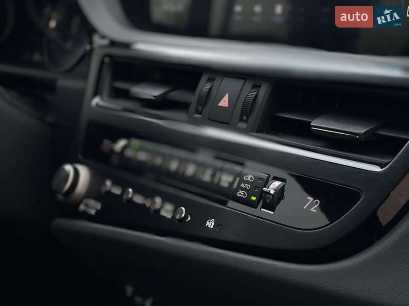 Седан Lexus ES 2022 в Каменском