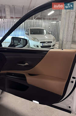 Седан Lexus ES 2021 в Львове