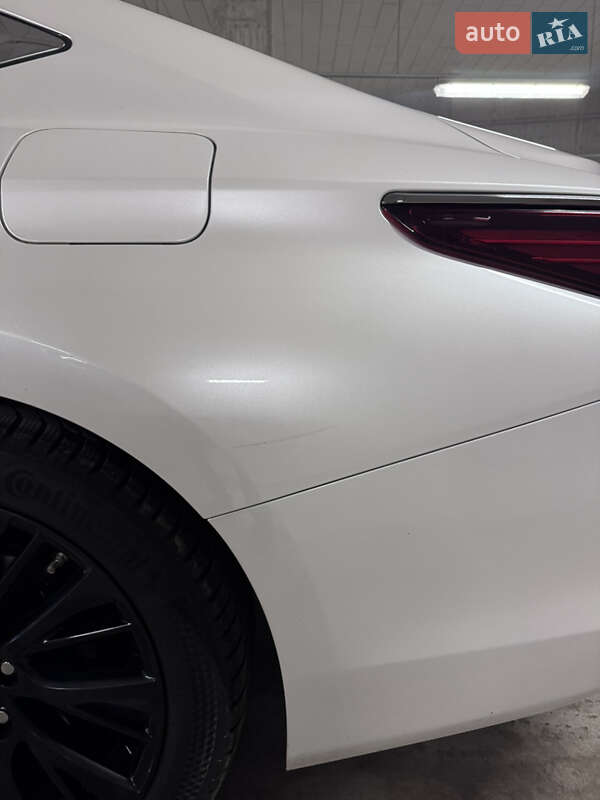 Седан Lexus ES 2021 в Львове