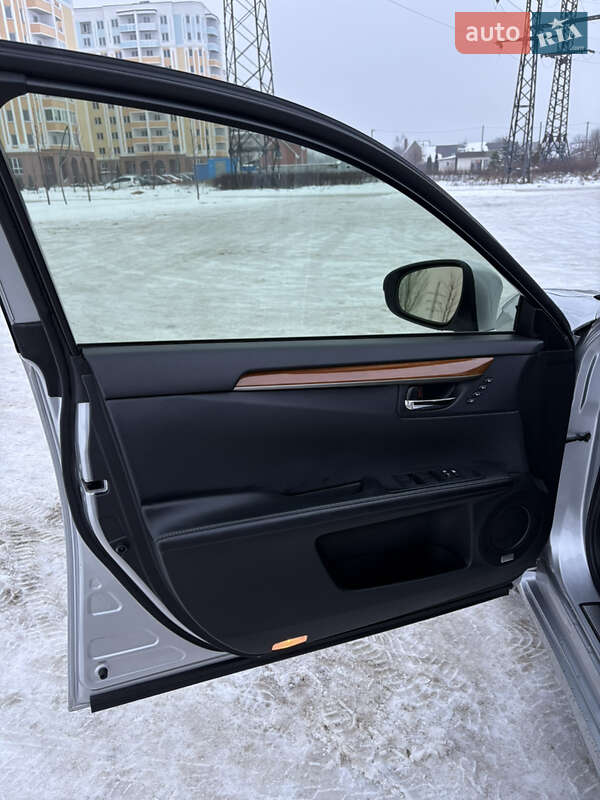 Седан Lexus ES 2014 в Киеве фото 31 Седан Lexus ES 2014 в Киеве