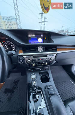 Седан Lexus ES 2014 в Киеве