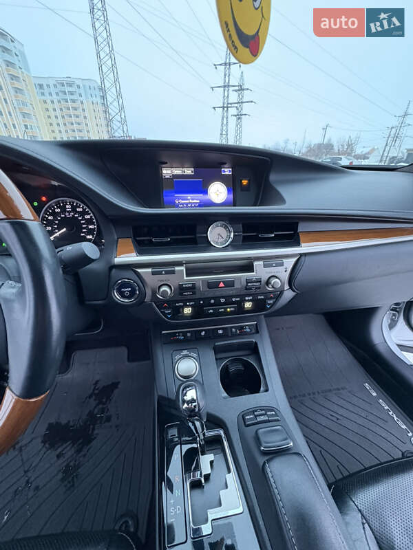Седан Lexus ES 2014 в Киеве фото 65 Седан Lexus ES 2014 в Киеве