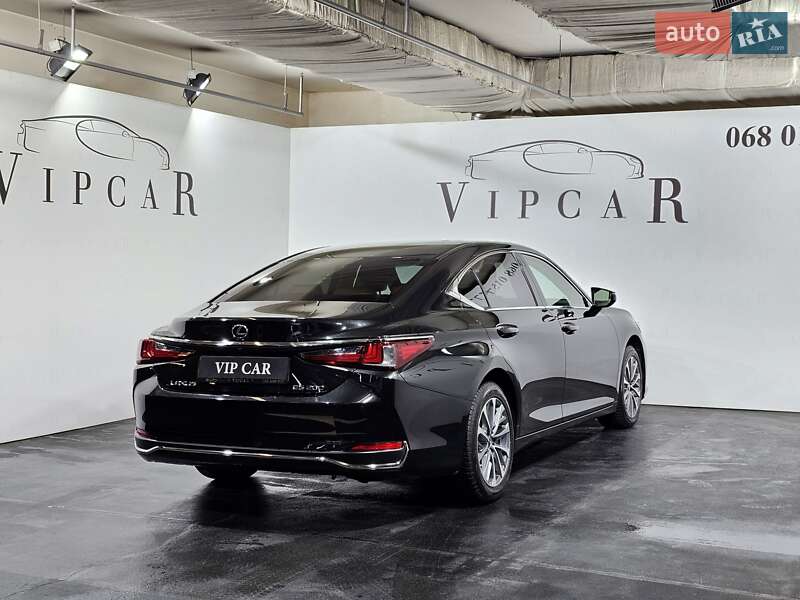Седан Lexus ES 2022 в Киеве