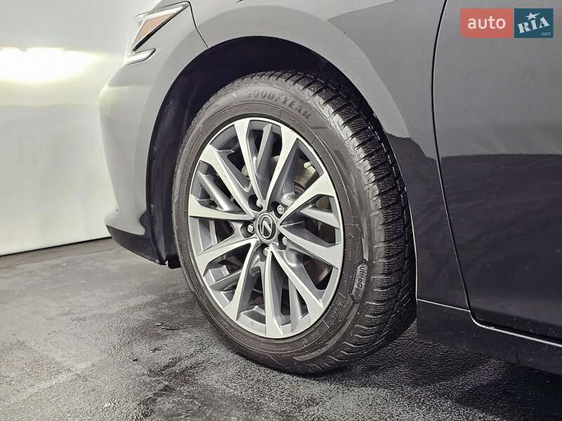 Седан Lexus ES 2022 в Киеве