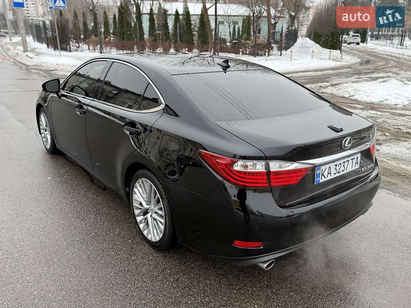 Седан Lexus ES 2012 в Києві
