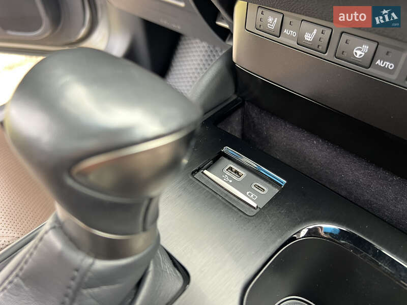 Седан Lexus ES 2024 в Рівному