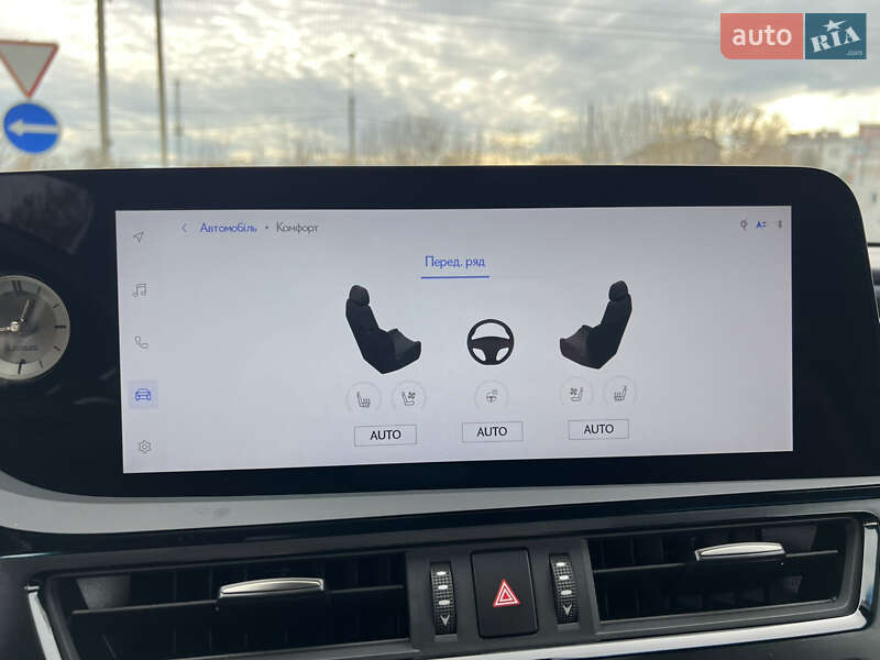 Седан Lexus ES 2024 в Рівному