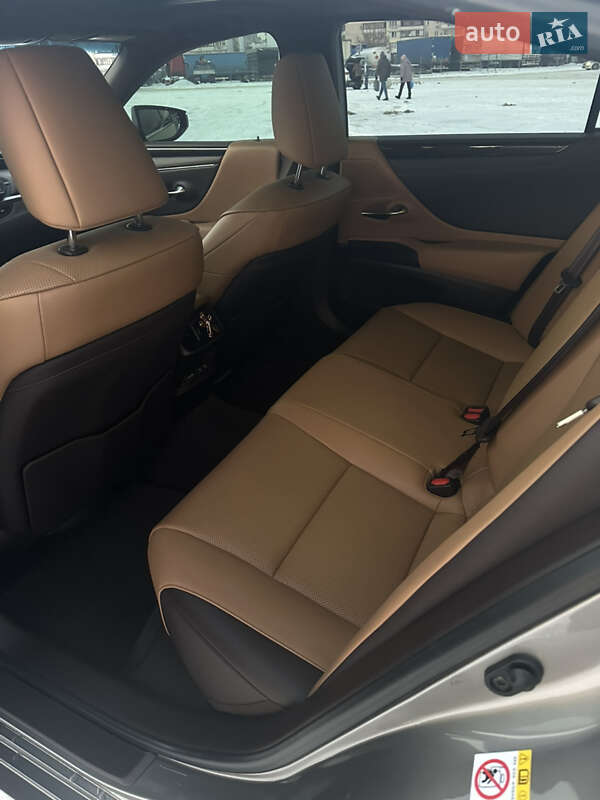 Седан Lexus ES 2019 в Києві фото 12 Седан Lexus ES 2019 в Києві