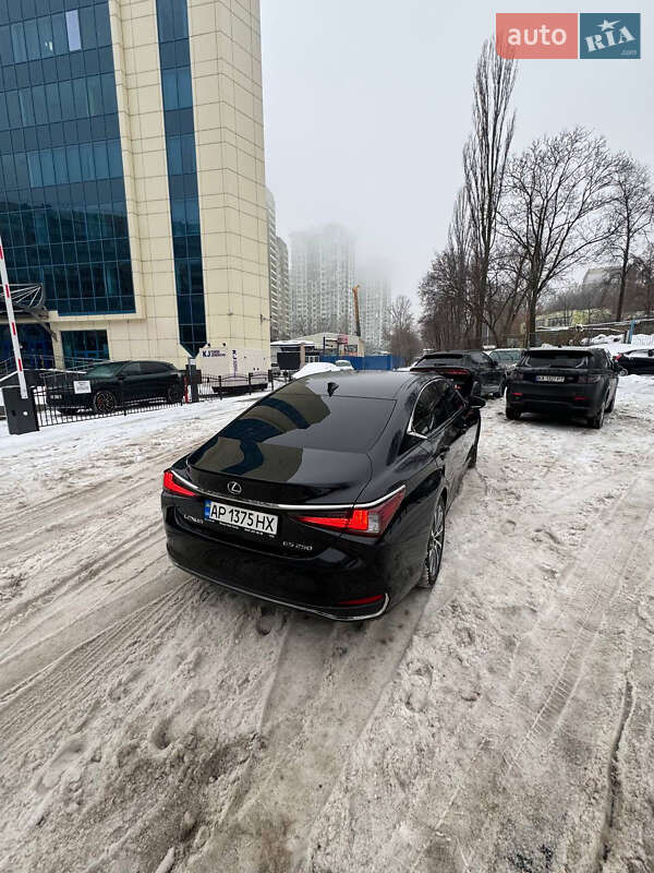 Седан Lexus ES 2020 в Киеве