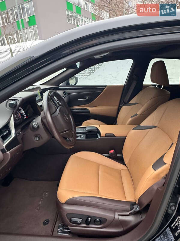 Седан Lexus ES 2020 в Киеве