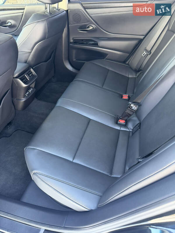 Седан Lexus ES 2024 в Одессе