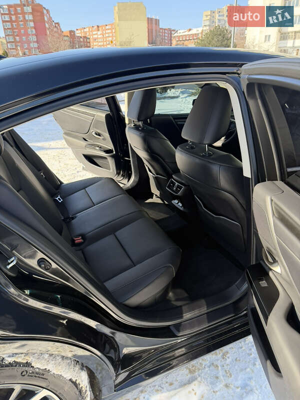 Седан Lexus ES 2024 в Одессе