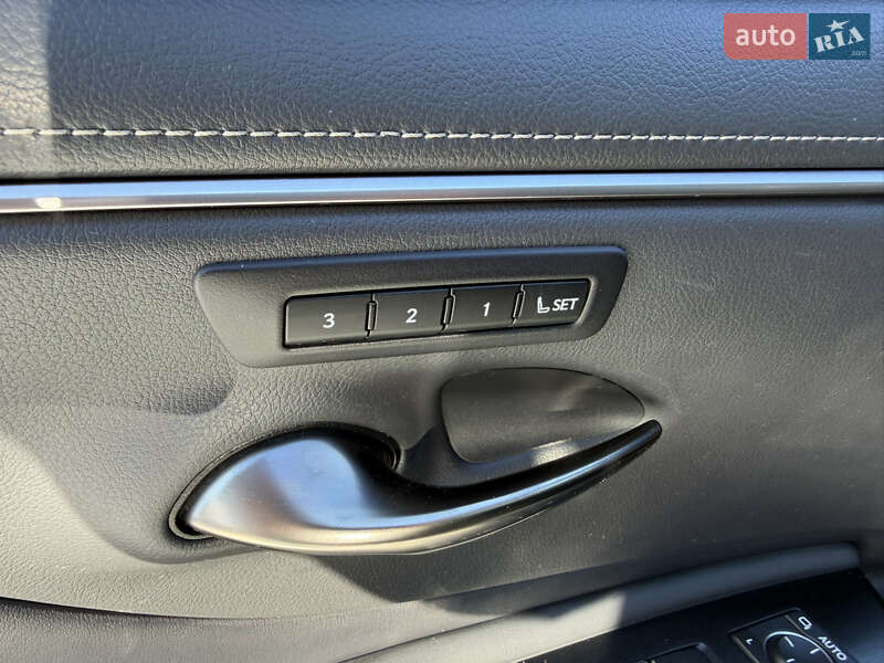 Седан Lexus ES 2024 в Одессе