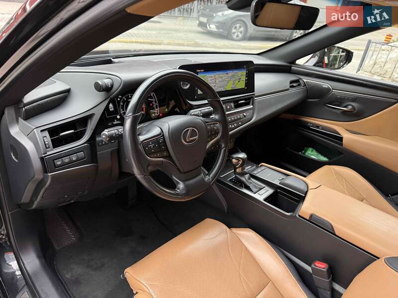 Седан Lexus ES 2022 в Львові