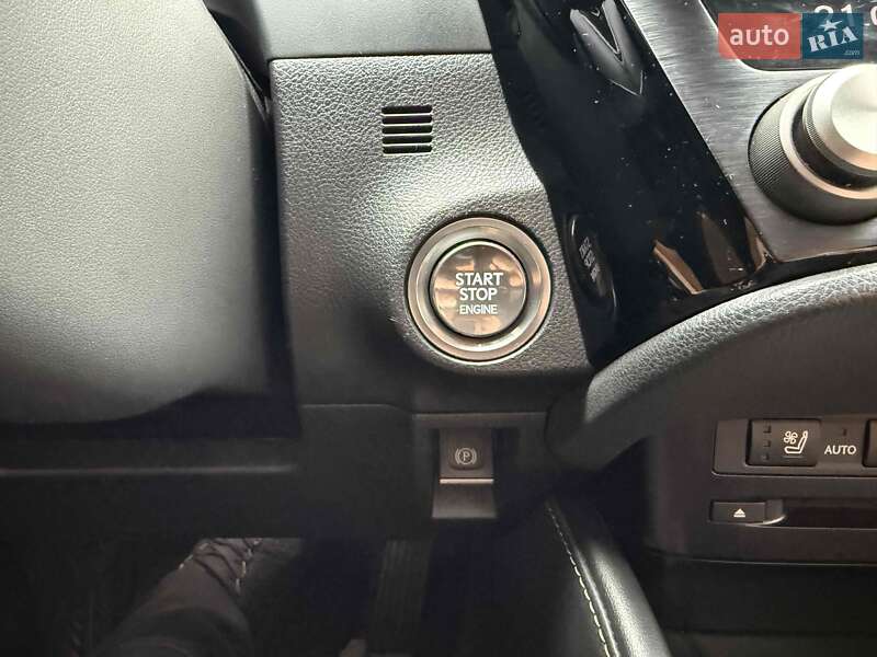 Седан Lexus ES 2022 в Львові