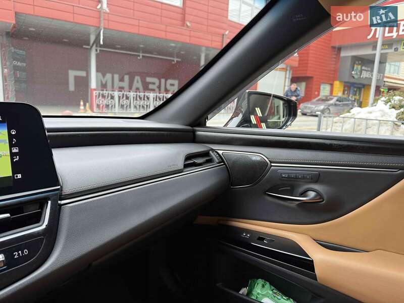 Седан Lexus ES 2022 в Львові