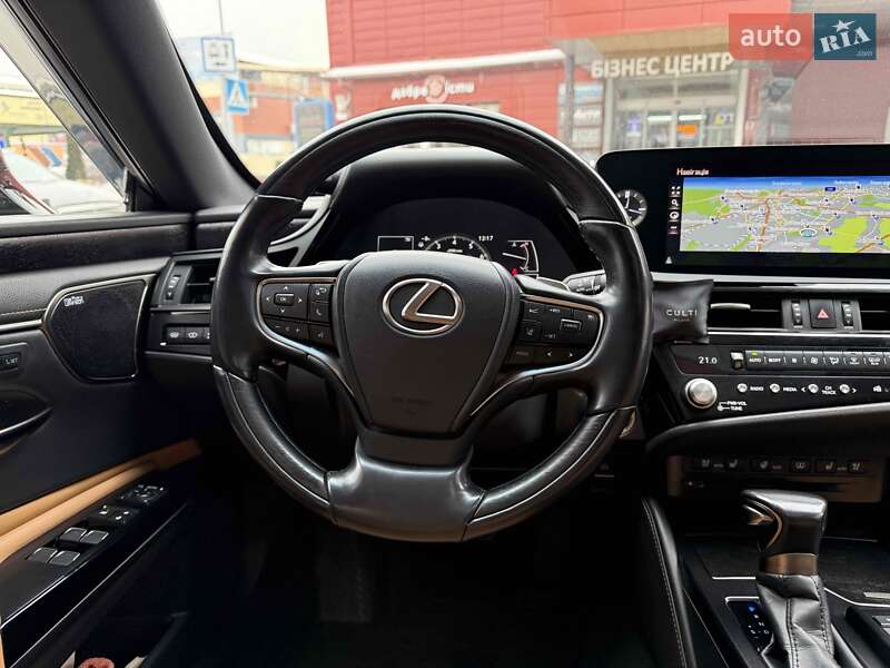 Седан Lexus ES 2022 в Львові