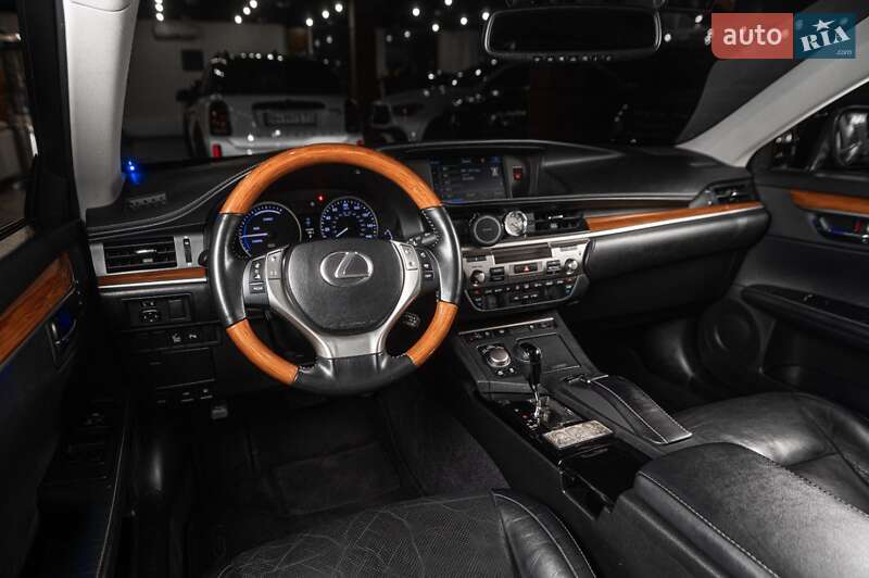 Седан Lexus ES 2015 в Одесі