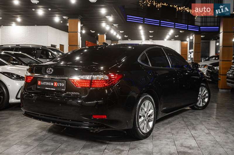 Седан Lexus ES 2015 в Одесі