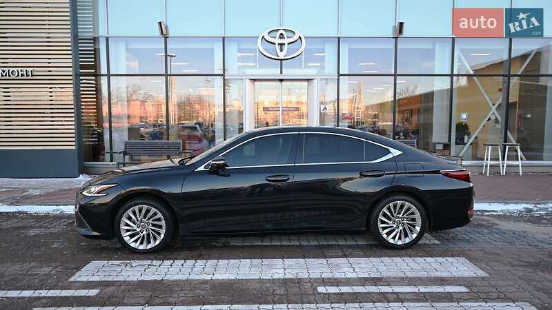 Седан Lexus ES 2019 в Киеве