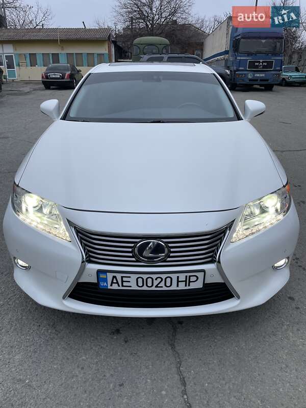 Седан Lexus ES 2014 в Дніпрі