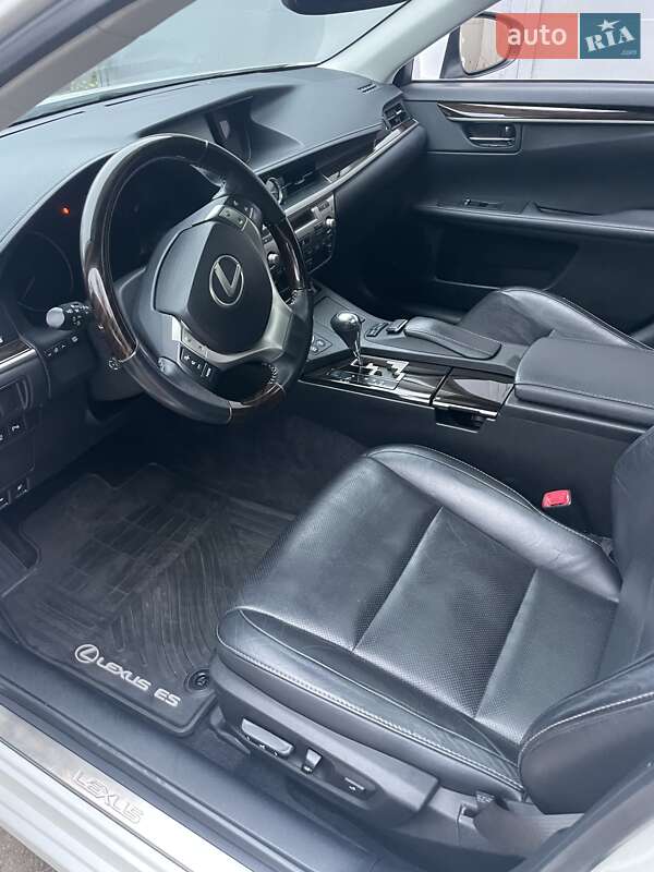 Седан Lexus ES 2014 в Дніпрі