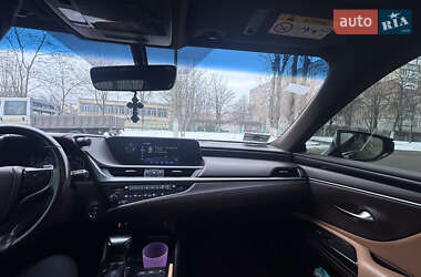 Седан Lexus ES 2019 в Кривому Розі