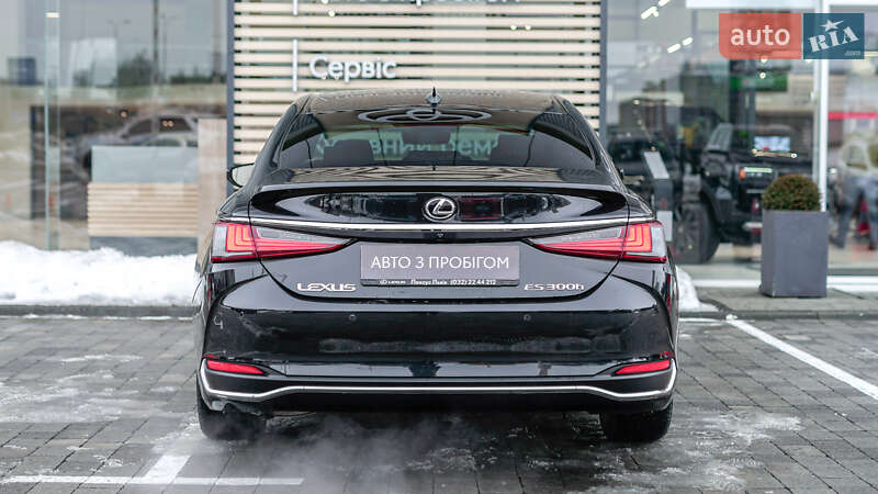 Седан Lexus ES 2024 в Львові