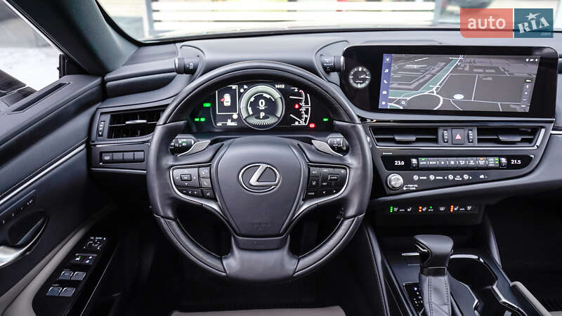 Седан Lexus ES 2024 в Львові