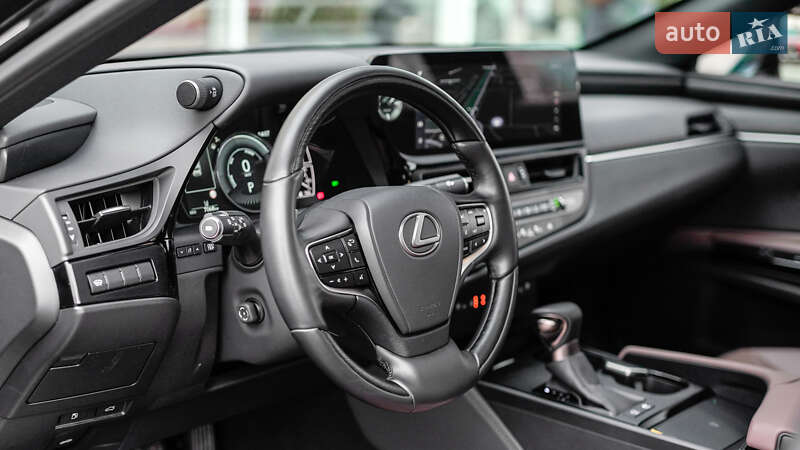 Седан Lexus ES 2024 в Львові
