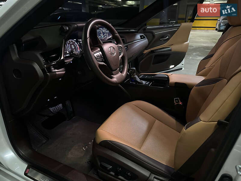 Седан Lexus ES 2021 в Дніпрі