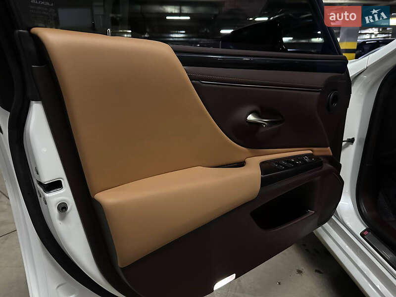 Седан Lexus ES 2021 в Дніпрі