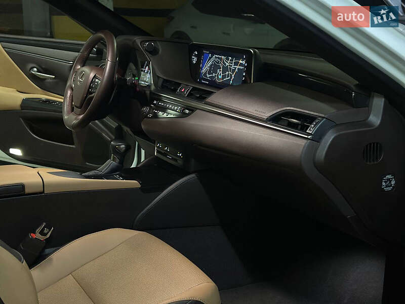 Седан Lexus ES 2021 в Дніпрі