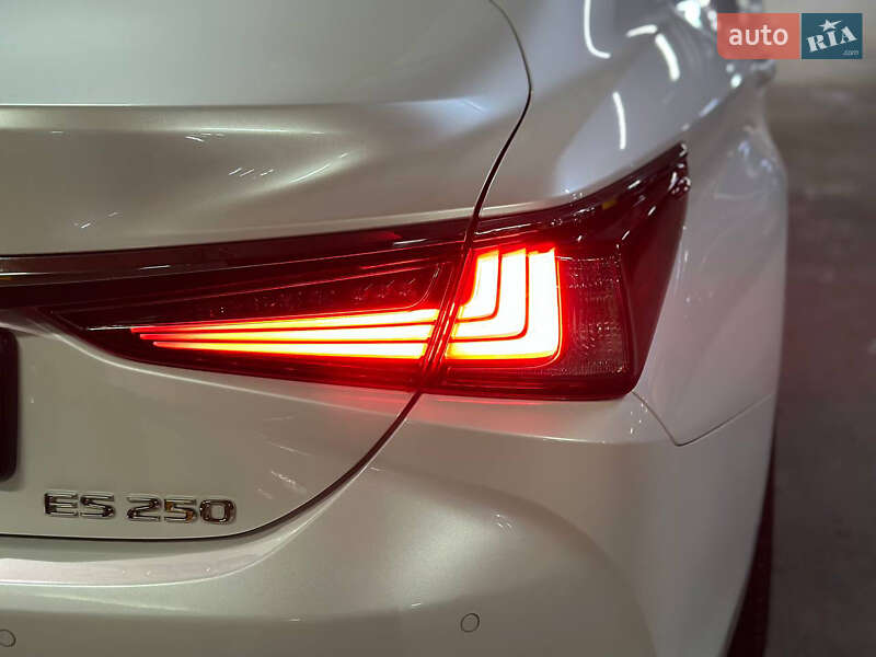 Седан Lexus ES 2021 в Дніпрі