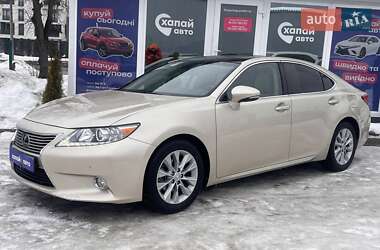 Седан Lexus ES 2012 в Львове