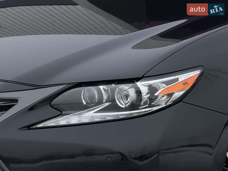 Седан Lexus ES 2016 в Києві