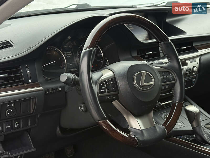 Седан Lexus ES 2016 в Києві