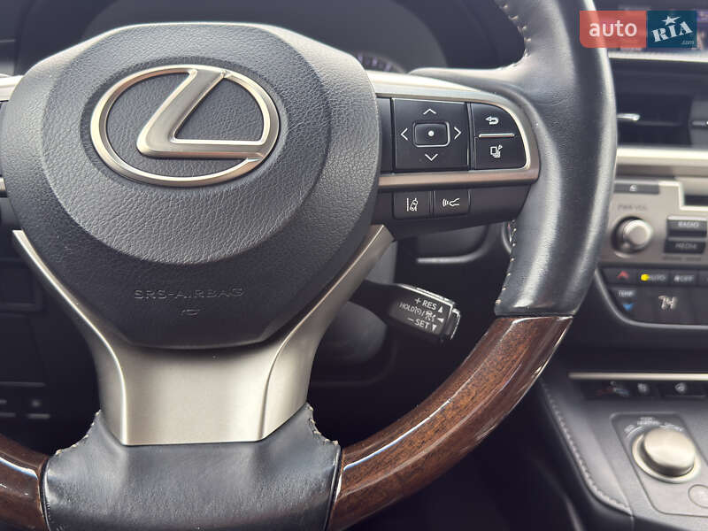 Седан Lexus ES 2016 в Києві