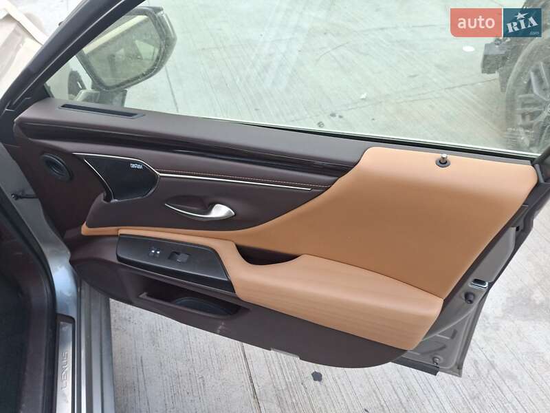 Седан Lexus ES 2019 в Києві фото 16 Седан Lexus ES 2019 в Києві