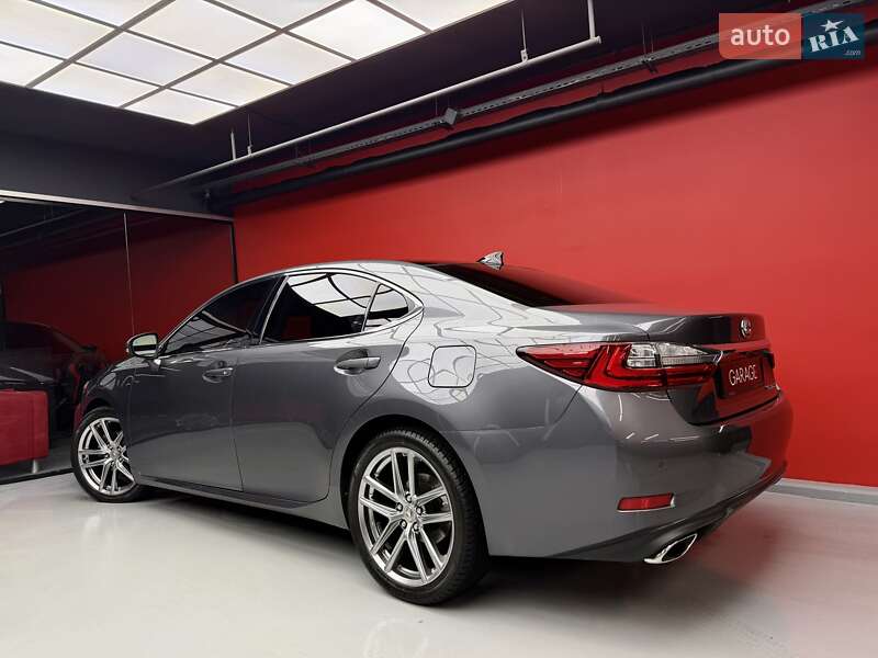 Седан Lexus ES 2018 в Києві