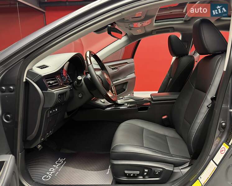 Седан Lexus ES 2018 в Києві