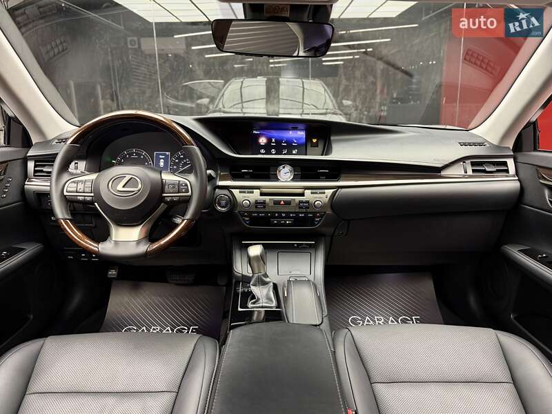 Седан Lexus ES 2018 в Києві