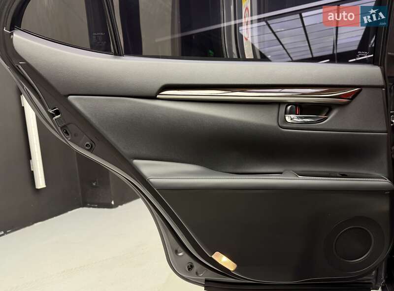 Седан Lexus ES 2018 в Києві