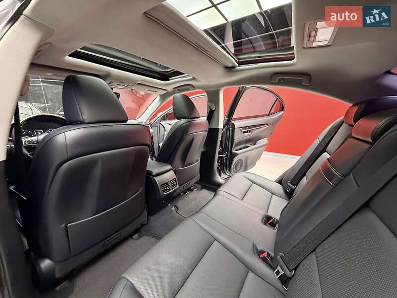 Седан Lexus ES 2018 в Києві