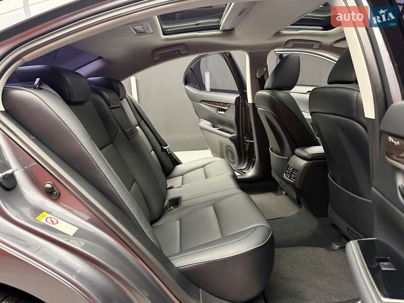 Седан Lexus ES 2018 в Києві