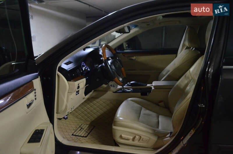 Седан Lexus ES 2013 в Киеве