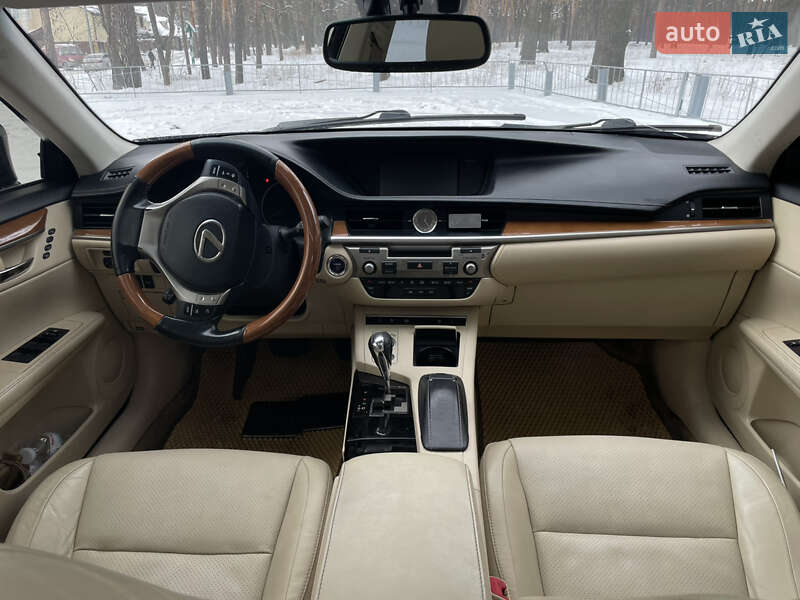 Седан Lexus ES 2014 в Києві