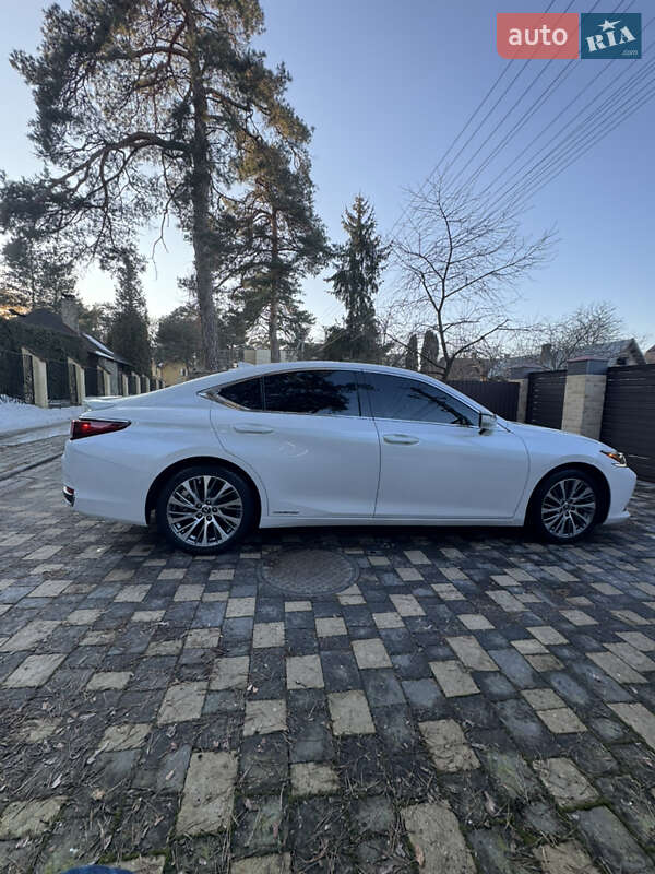 Седан Lexus ES 2020 в Львове