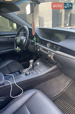 Седан Lexus ES 2016 в Кропивницком