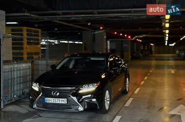 Седан Lexus ES 2015 в Киеве